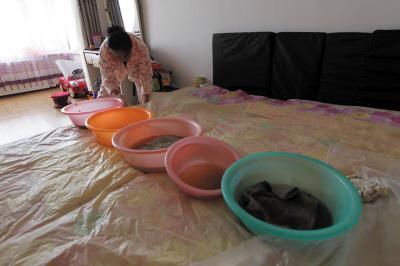 闽清楼上漏水，住户失联，小区没物管，业主维权难！律师来支招……